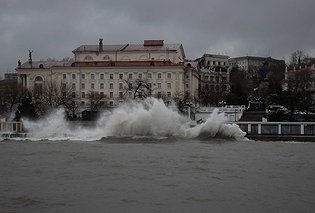 Во вторник Крым накроет штормовой ветер