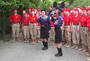 В Севастополе продолжают проводить персональные парады для ветеранов