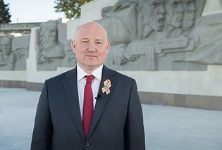 Михаил Развожаев поздравил севастопольцев с Днем Победы